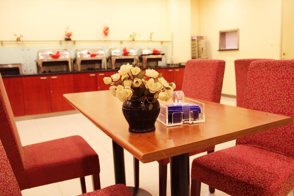 Hanting Hotel Shanghai South Railway Station Luoxiang Road Branch Buitenkant foto